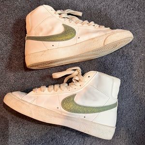 Nike blazer mid 77 ( dusty sage glitter) no box